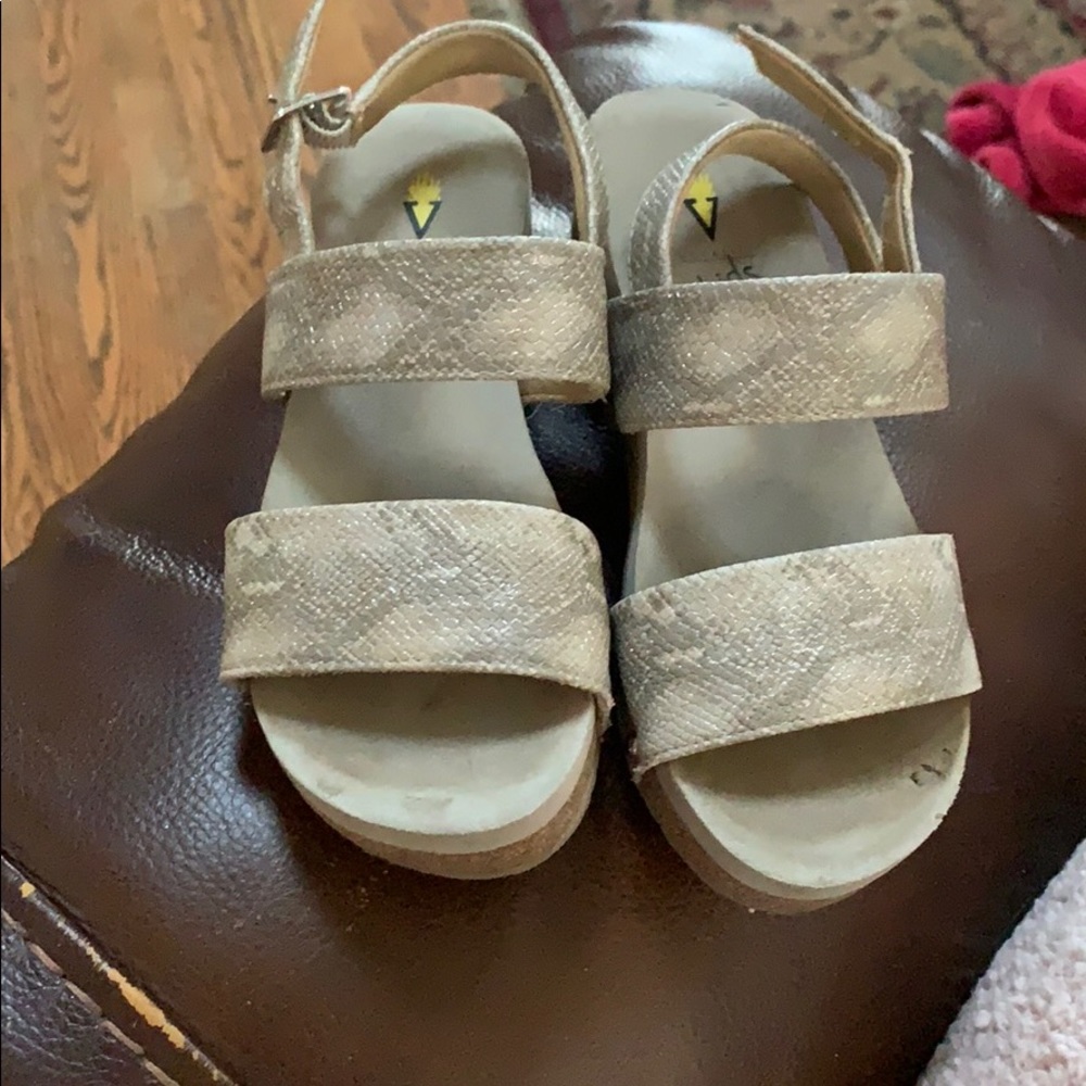Volatile girls shoes size 11